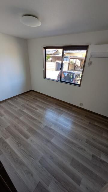 2LDK Apartment for Rent in Fukui City with Recent Renovation - Thumbnail 3