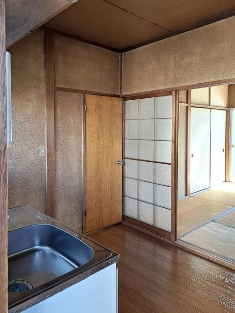 1K Apartment for Rent in Suginami-ku, Tokyo - Thumbnail 4