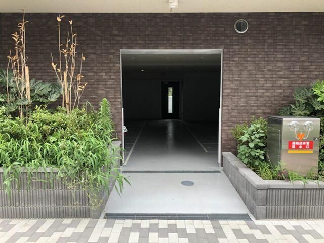Motorcycle Parking Space for Rent in Suitengumae, Koto Ward, Tokyo - Thumbnail 3