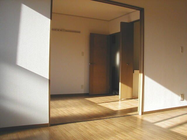 2DK Apartment for Rent in Saitama City's Misato Ward - Thumbnail 4