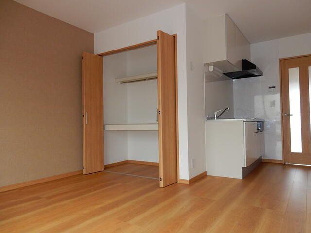 Luminous Apartment for Rent in Tateyama, Chiba - Thumbnail 4