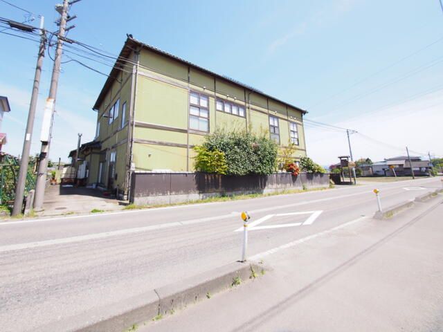Former Inn for Sale in Sanjo City, Niigata – 847m² Building - Thumbnail 2