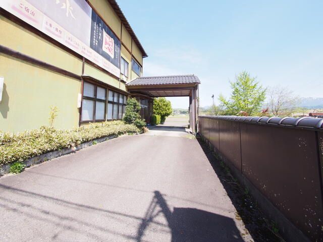 Former Inn for Sale in Sanjo City, Niigata – 847m² Building - Thumbnail 4