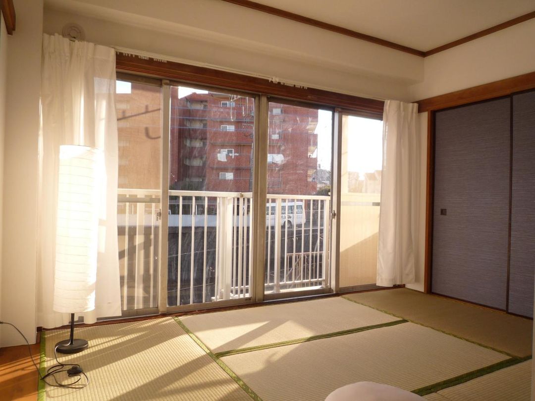 Sunshine Hanazawa 2LDK Corner Apartment for Sale in Hino, Tokyo - Thumbnail 3