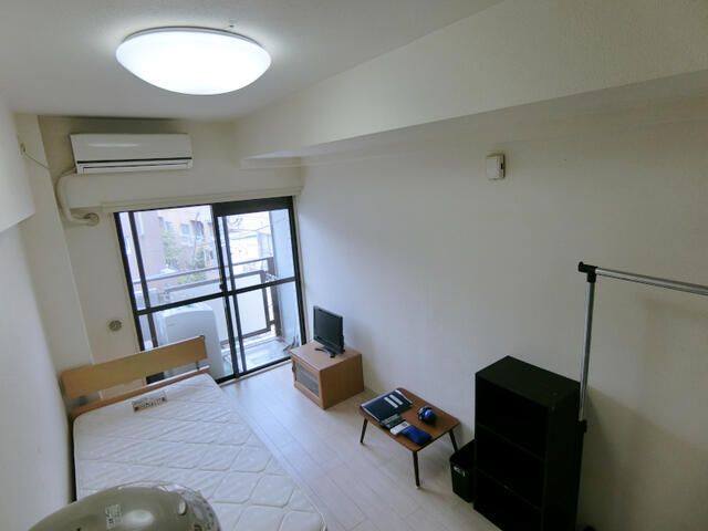 Furnished 1R Apartment for Rent near Takadanobaba Station, Tokyo - Thumbnail 3