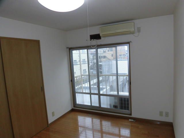 2K Apartment for Rent in Urayasu, Chiba - 29.75 sqm - Thumbnail 2