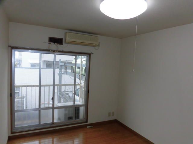 2K Apartment for Rent in Urayasu, Chiba - 29.75 sqm - Thumbnail 3
