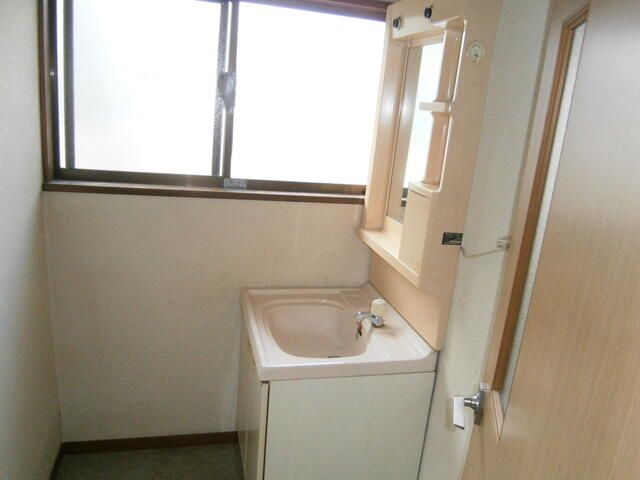 Detached 2K House for Rent in Kofu, Yamanashi - Thumbnail 4