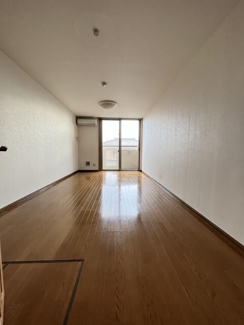 Suncrest Takahagi 1K Apartment for Rent in Sano, Tochigi - Thumbnail 4