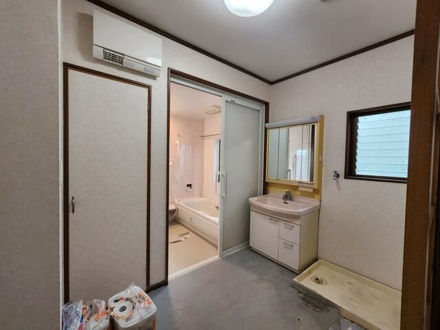 Detached House for Sale in Quiet Shizuoka Neighborhood - Thumbnail 4