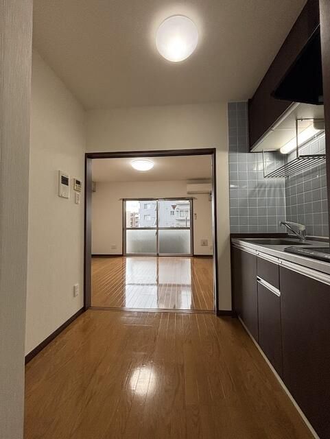 1K Apartment for Rent in Chiba City Central Ward - Thumbnail 3