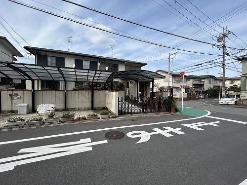5LDK Detached House for Sale on Corner Lot in Habikino, Osaka - Thumbnail 2