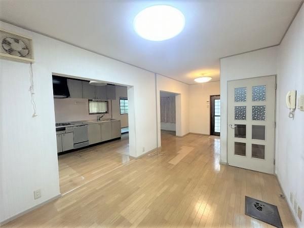 5LDK Detached House for Sale on Corner Lot in Habikino, Osaka - Thumbnail 4