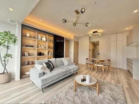 Classy Tower Shinjuku Gyoen 2LDK Apartment for Sale in Tokyo - Thumbnail 2