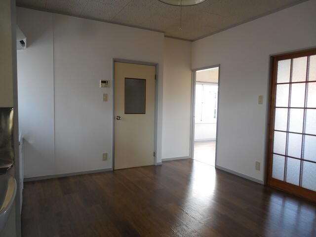 2DK Apartment for Rent in Kasukabe, Saitama - 46.37m² - Thumbnail 2