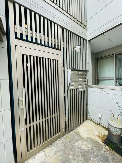 Maki Higashi-Nakano 2K Apartment for Rent in Nakano, Tokyo - Thumbnail 3