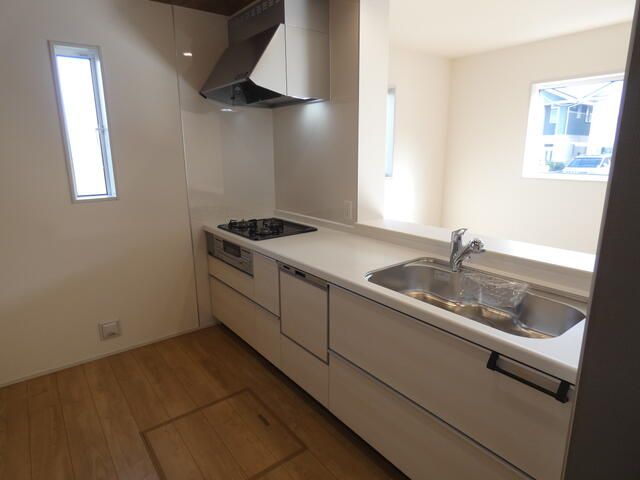 New 4LDK House in Takasaki with 3 Car Parking & Barrier-Free - Thumbnail 4