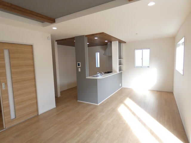 New 4LDK House in Takasaki with 3 Car Parking & Barrier-Free - Thumbnail 2