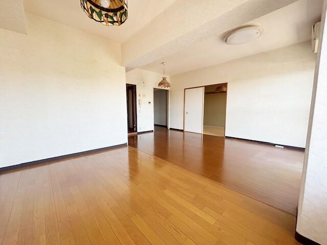 4LDK Apartment for Sale in Abiko, Chiba with Lake View - Thumbnail 3
