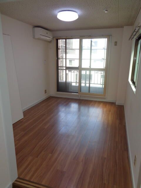 1K Apartment for Rent in Sumida, Tokyo - Near Asakusa Station - Thumbnail 3