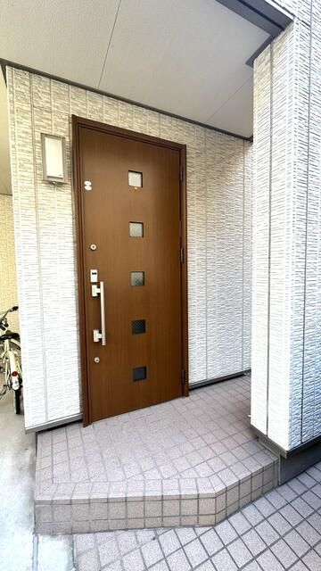 Modern 2LDK House for Rent in Shinagawa, Tokyo - Thumbnail 3