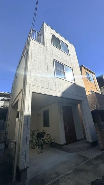 Modern 2LDK House for Rent in Shinagawa, Tokyo - Thumbnail 2