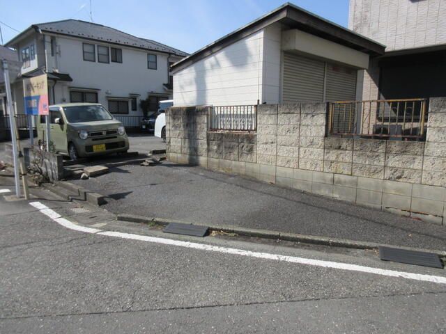 Parking Space for Rent in Tama City, Tokyo - 10,000 Yen - Thumbnail 2