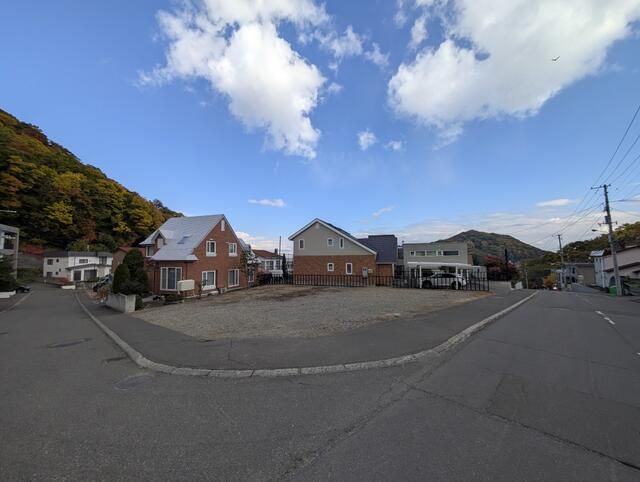 329 sqm Land for Sale in Sapporo's Maruyama Scenic District - Thumbnail 2