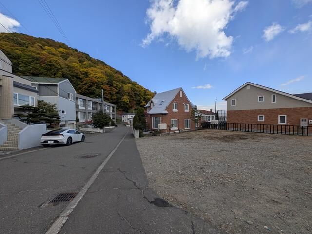 329 sqm Land for Sale in Sapporo's Maruyama Scenic District - Thumbnail 3