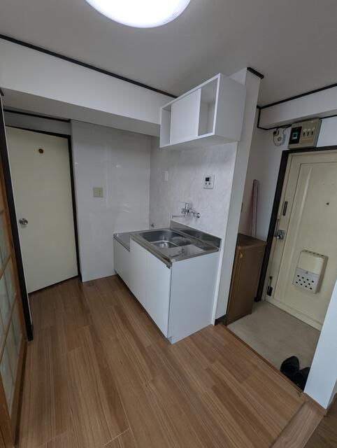 2K Apartment for Sale in Tachikawa, Tokyo - New Paria Building - Thumbnail 4
