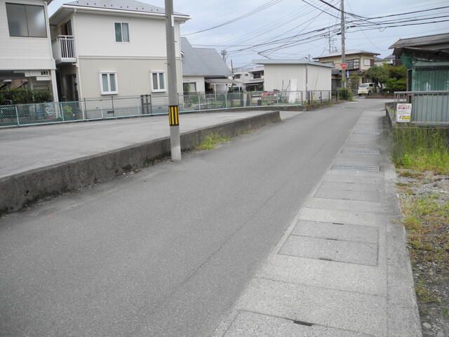 Land for Sale in Central City, Yamanashi - 330 sqm Residential Plot - Thumbnail 4