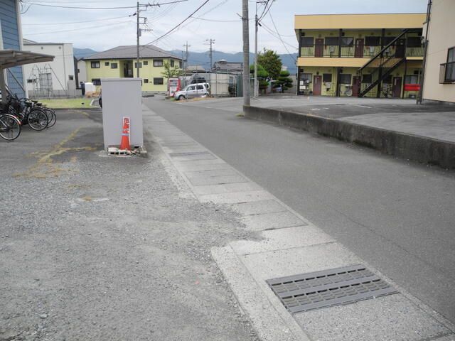 Land for Sale in Central City, Yamanashi - 330 sqm Residential Plot - Thumbnail 3