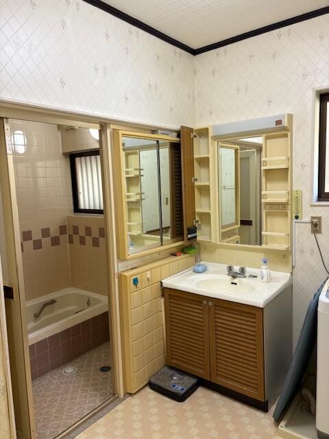 Spacious 4LDK House in Takasaki with 718㎡ Land - Thumbnail 2