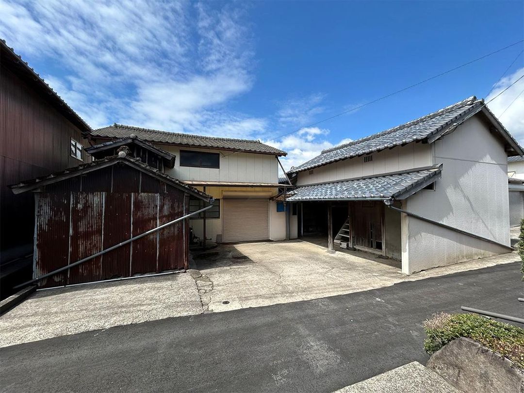 8DK House with Warehouse in Isahaya, Nagasaki | 156.23㎡ Living Space - Main Image