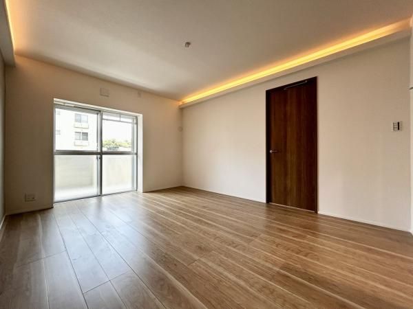 3LDK Apartment for Sale in Zushi, Kanagawa - 71.24m² - Thumbnail 2