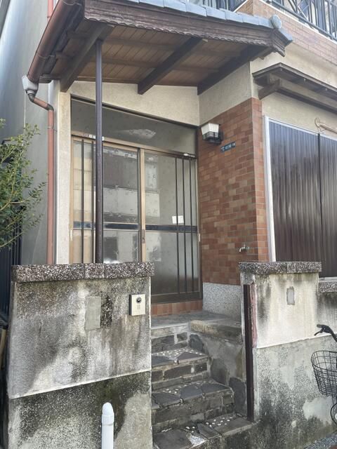 Large 5DK House on 5839 sqm Land in Tondabayashi, Osaka - Thumbnail 2