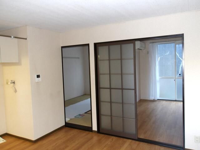 2DK Apartment for Rent in Asahi Ward, Yokohama - Thumbnail 3