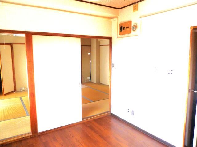 2DK Apartment for Rent in Sanjo, Niigata - Near Higashi-Sanjo Station - Thumbnail 4