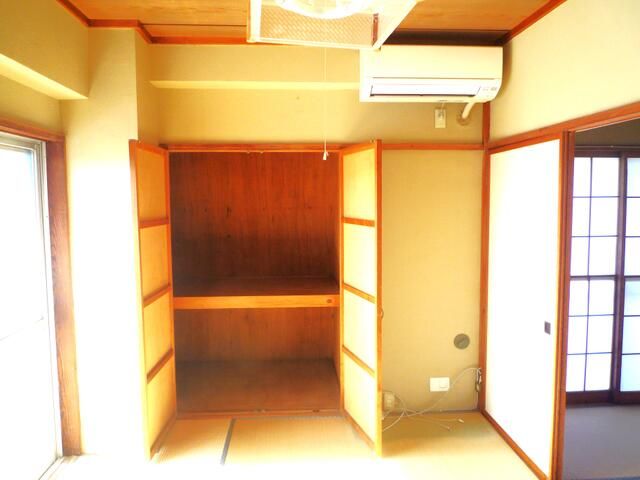 2DK Apartment for Rent in Sanjo, Niigata - Near Higashi-Sanjo Station - Thumbnail 2