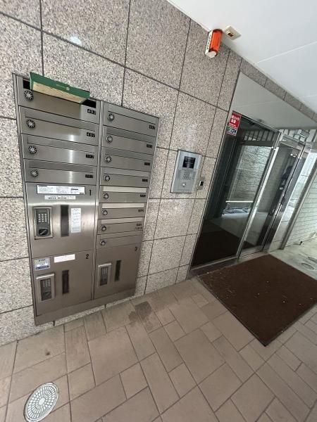 Aizpiri Lien Sendagi Apartment Building for Sale in Bunkyo, Tokyo - Thumbnail 3