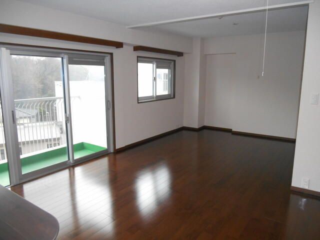 2LDK Apartment for Sale in Motomachi, Yokohama | 85.18 sqm - Thumbnail 4