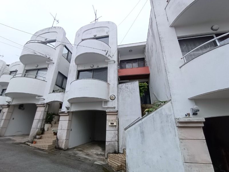 1992 3LDK RC House for Sale in Naha's Shuri, Okinawa - Image 9