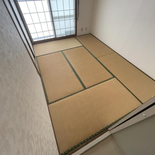 2DK Apartment for Rent in Ome, Tokyo – 35 sqm, No Deposit - Thumbnail 3