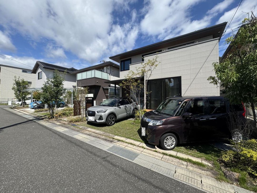 2020 Built 5-Bedroom Energy-Efficient House in Kochi City - Main Image