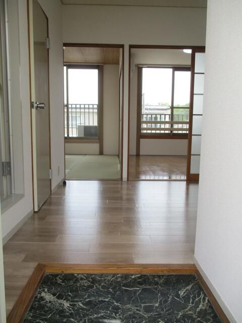 2DK Apartment for Rent in Higashimurayama, Tokyo - Maison de Sunny A - Thumbnail 2