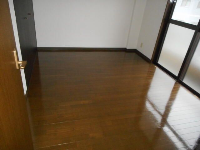 1LDK Apartment for Rent in Satte, Saitama - 39.60 sqm - Thumbnail 2