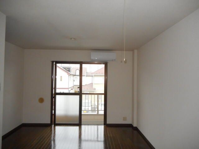 1LDK Apartment for Rent in Satte, Saitama - 39.60 sqm - Thumbnail 3