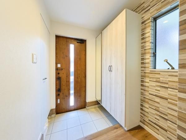 2018 Built 4LDK Detached House in Hirakata, Osaka - Thumbnail 2