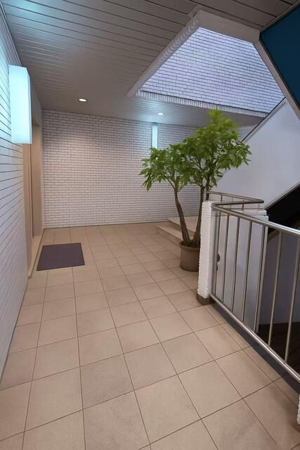 1K Apartment for Sale in Shinjuku, Tokyo - Near Shin-Okubo Station - Thumbnail 2