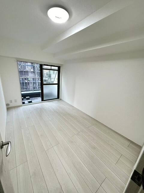 1K Apartment for Sale in Shinjuku, Tokyo - Near Shin-Okubo Station - Thumbnail 3